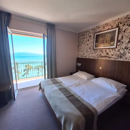 With Private Parking And Breakfast,seaview
