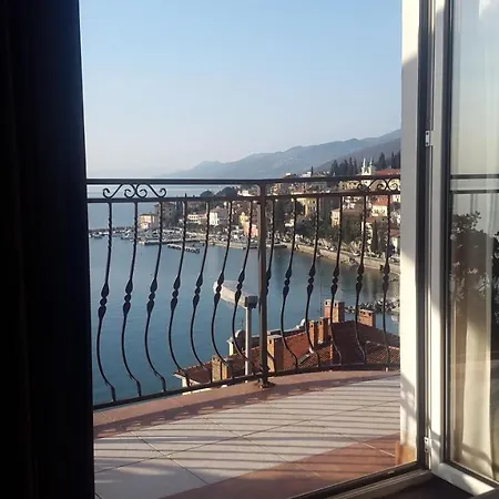 With Private Parking And Breakfast,seaview Willa