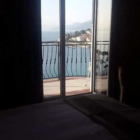 With Private Parking And Breakfast,seaview *