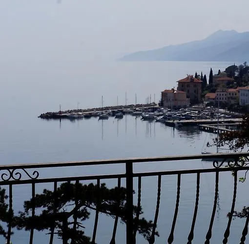 Villa With Private Parking And Breakfast,seaview