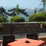 With Private Parking And Breakfast,seaview
