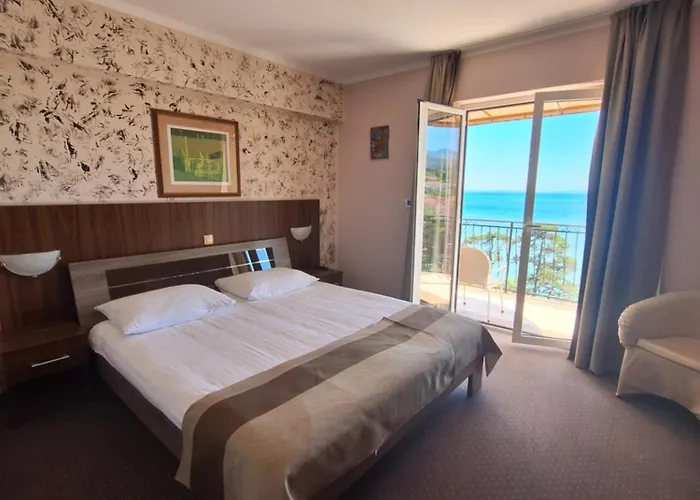 With Private Parking And Breakfast,seaview Villa