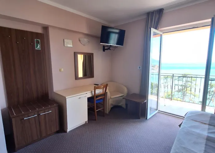 With Private Parking And Breakfast,seaview Villa *