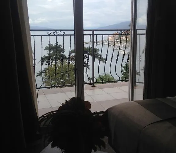 Villa With Private Parking And Breakfast,seaview *
