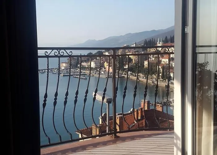 With Private Parking And Breakfast,seaview Villa